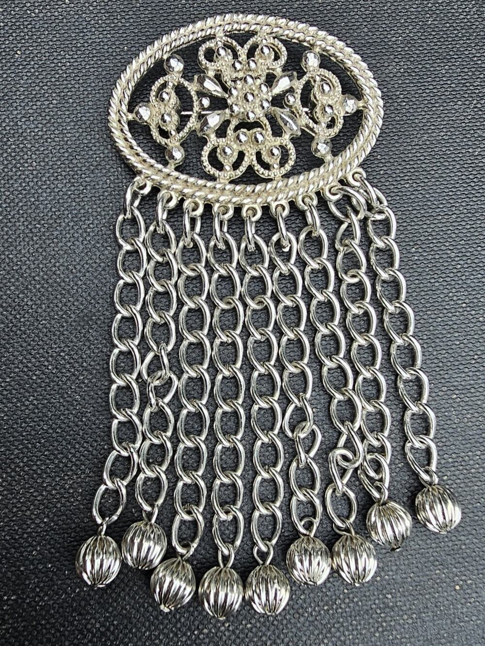 Sarah Coventry Signed Silver Tone Oval Dangle Chain Tassel Fringe Brooch Pin